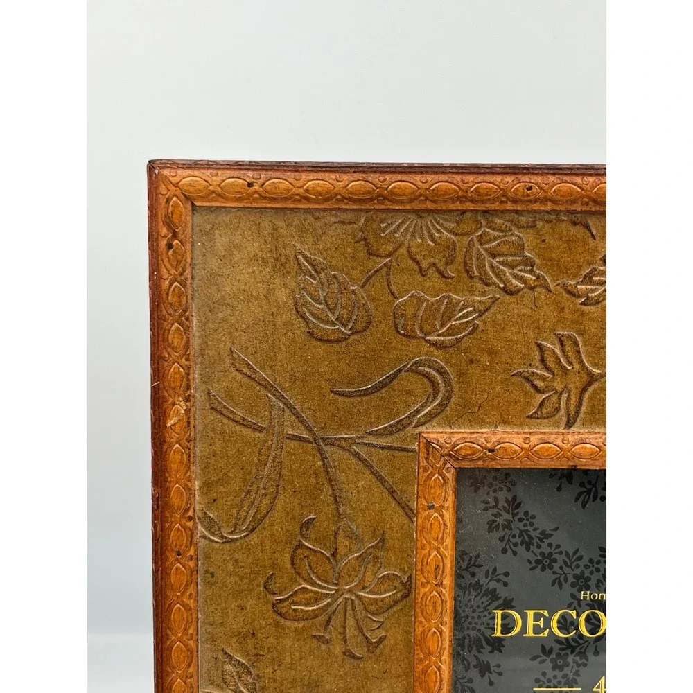 Home Trends Decorator Embossed Floral Photo Frame 4x6‎ Brown Faux Wood Stand